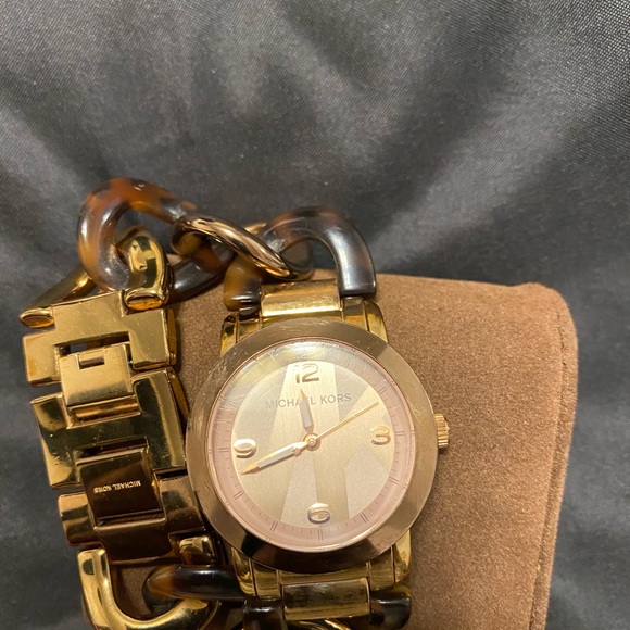 Watch( needs a battery) - Picture 3 of 3